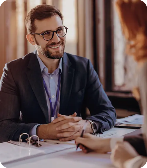 Cliente e empresário conversando